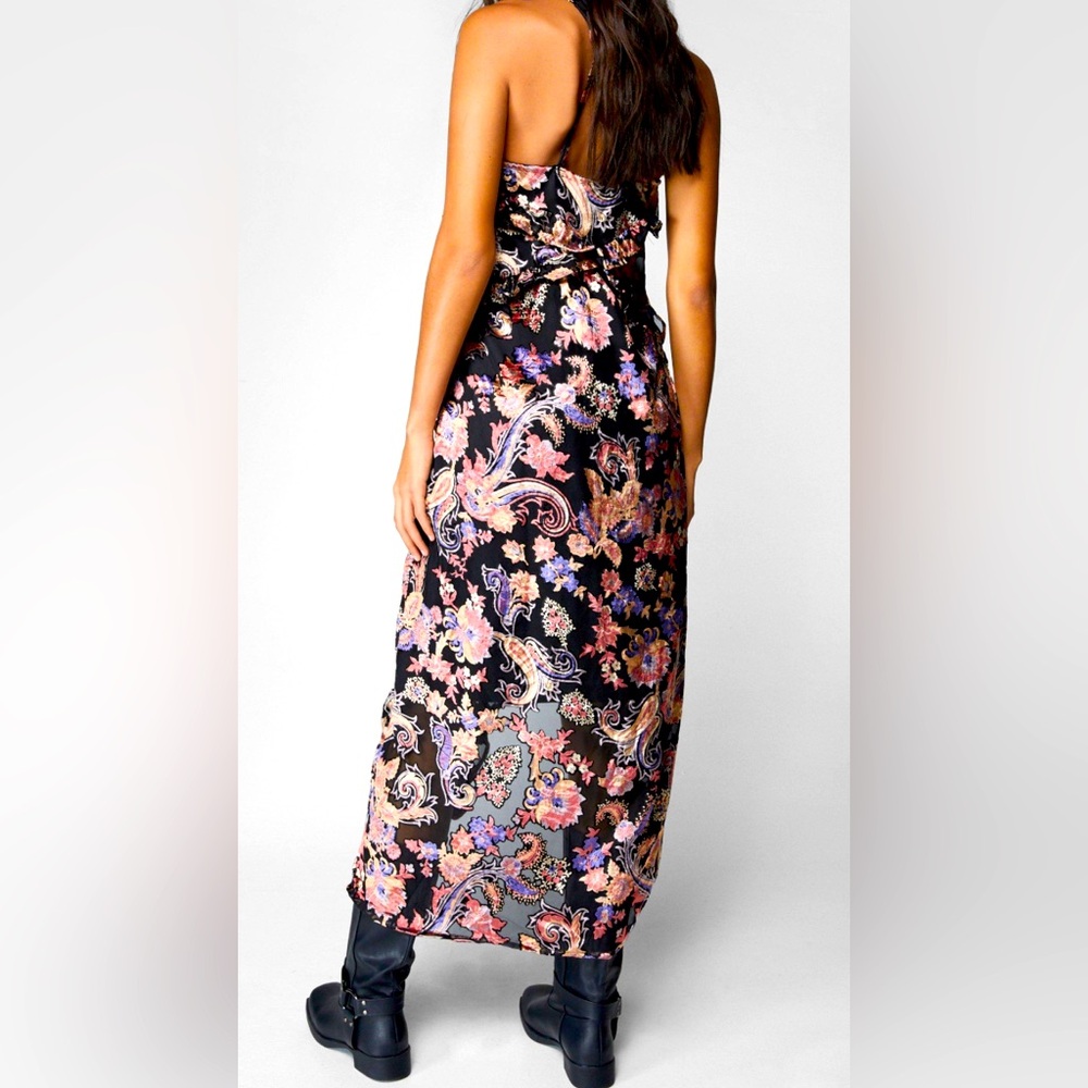 PRETTY LITTLE THING PAISLEY VELVET FLORAL BLACK MAXI DRESS SIZE 12 - Picture 1 of 5